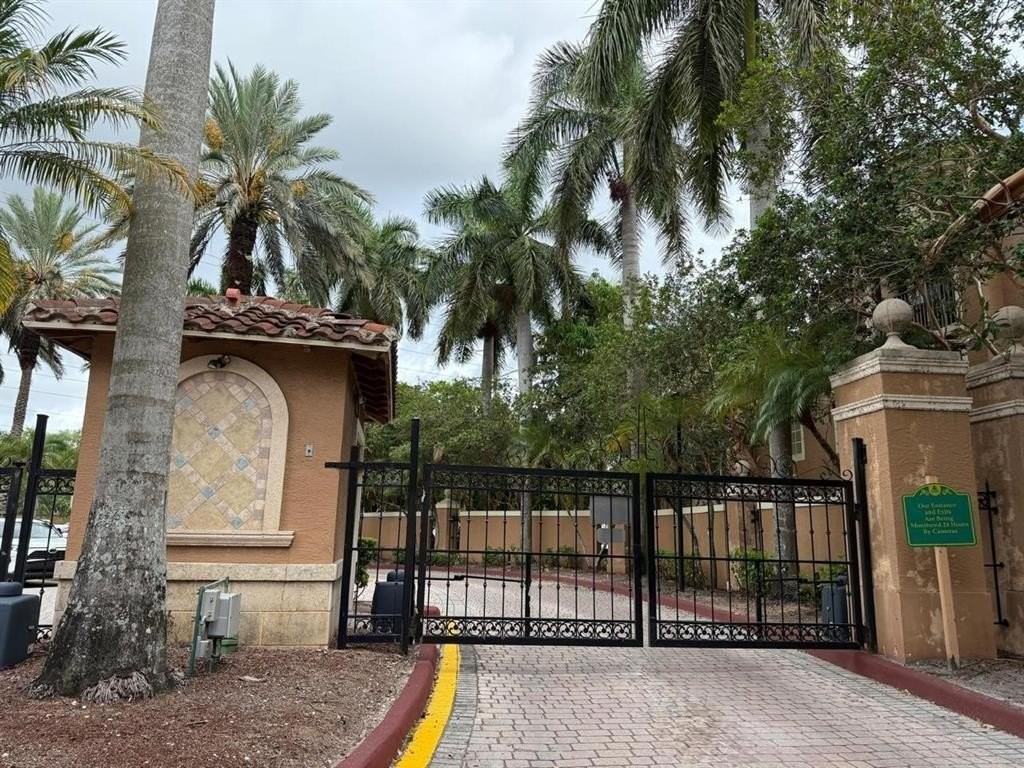 4852 N State Road 7 #204