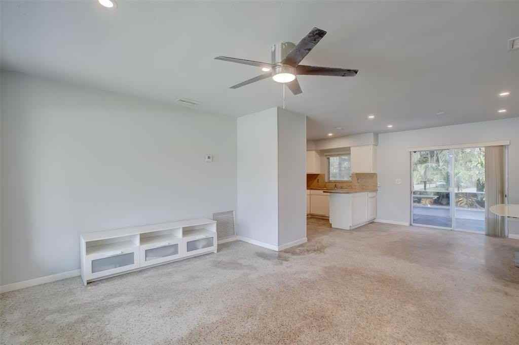 3140 Ne 9th Ave - Photo 5 of 38