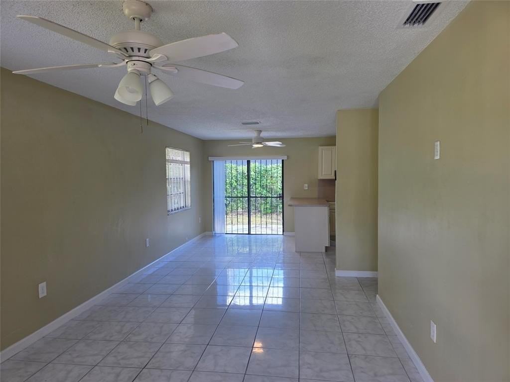 309 Ne 169th St - Photo 3 of 18