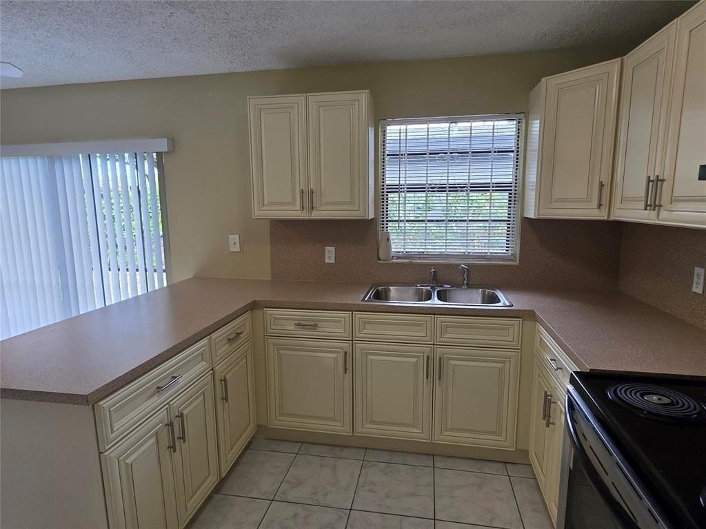 309 Ne 169th St - Photo 4 of 18