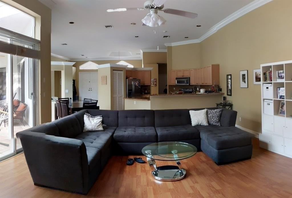 1818 Park Ave - Photo 2 of 15