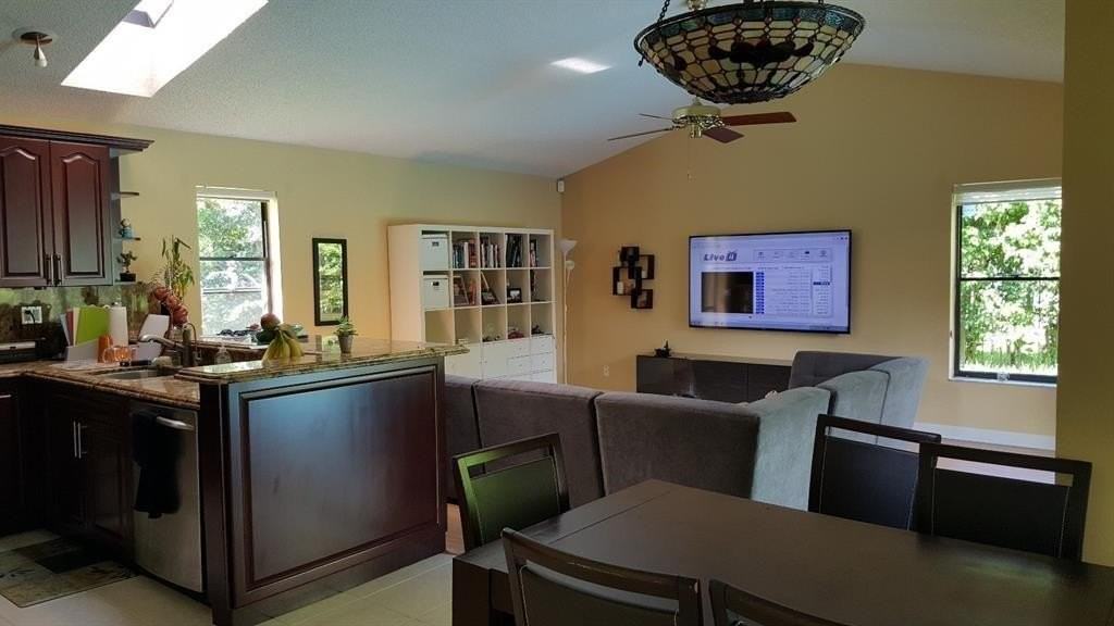 1818 Park Ave - Photo 3 of 15