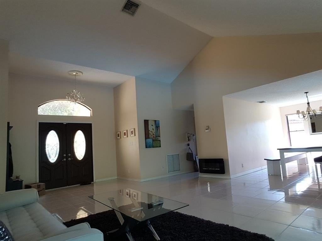 1818 Park Ave - Photo 4 of 15