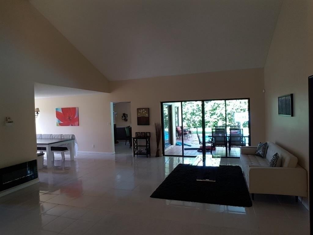 1818 Park Ave - Photo 5 of 15