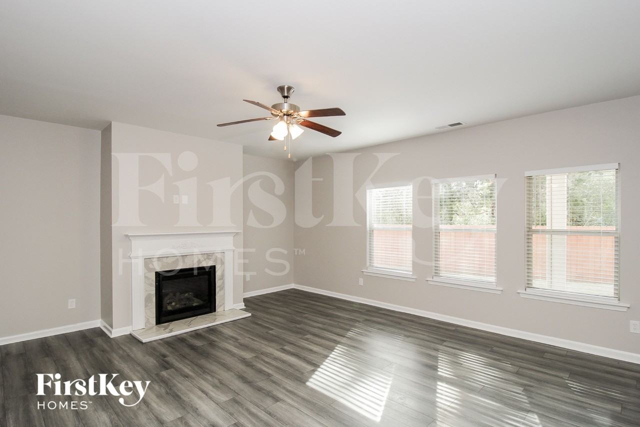 3 Miles Dr Se - Photo 2 of 15