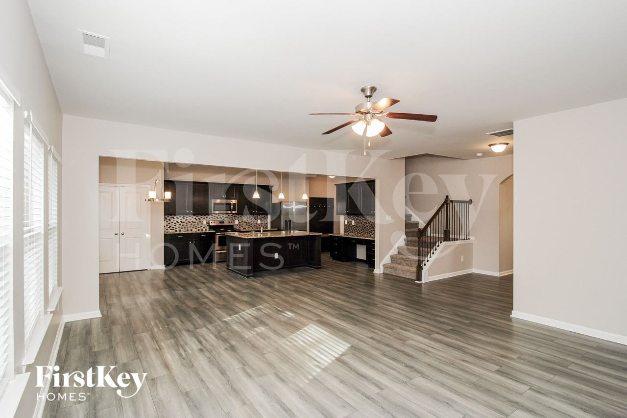 3 Miles Dr Se - Photo 3 of 15