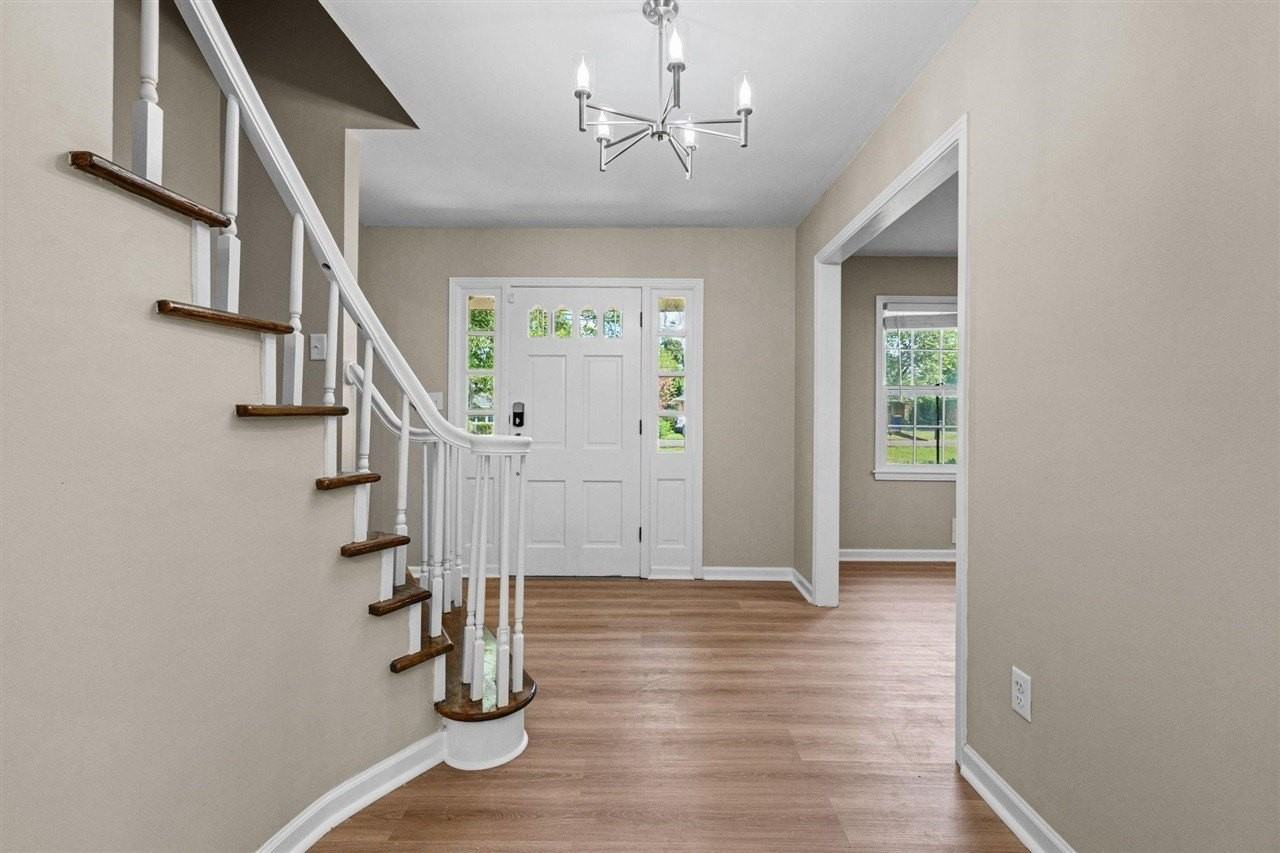 725 Temple Ct - Photo 2 of 33