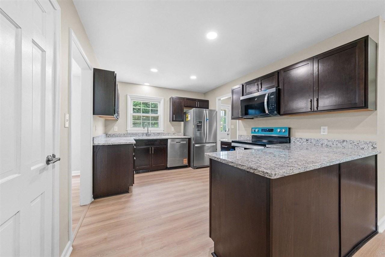 725 Temple Ct - Photo 6 of 33