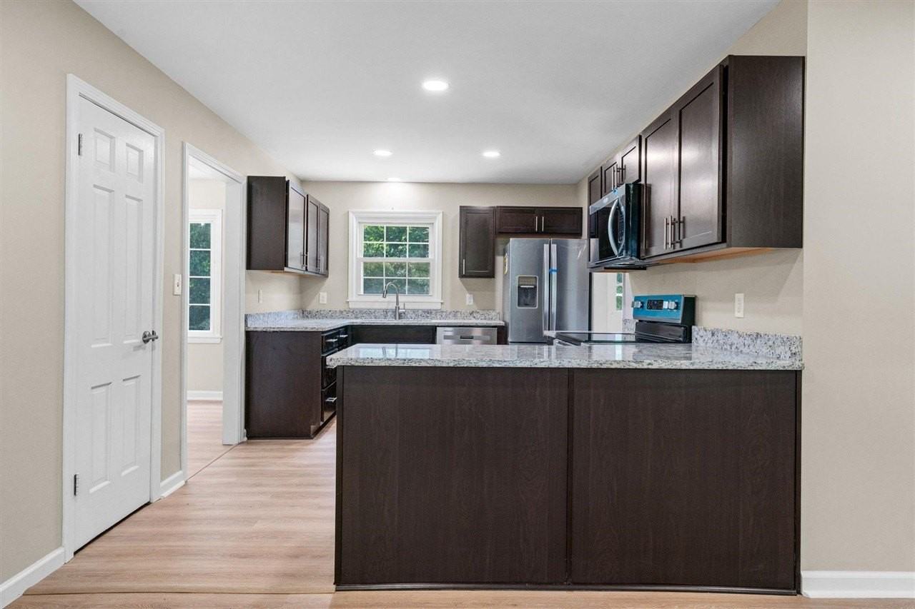 725 Temple Ct - Photo 7 of 33