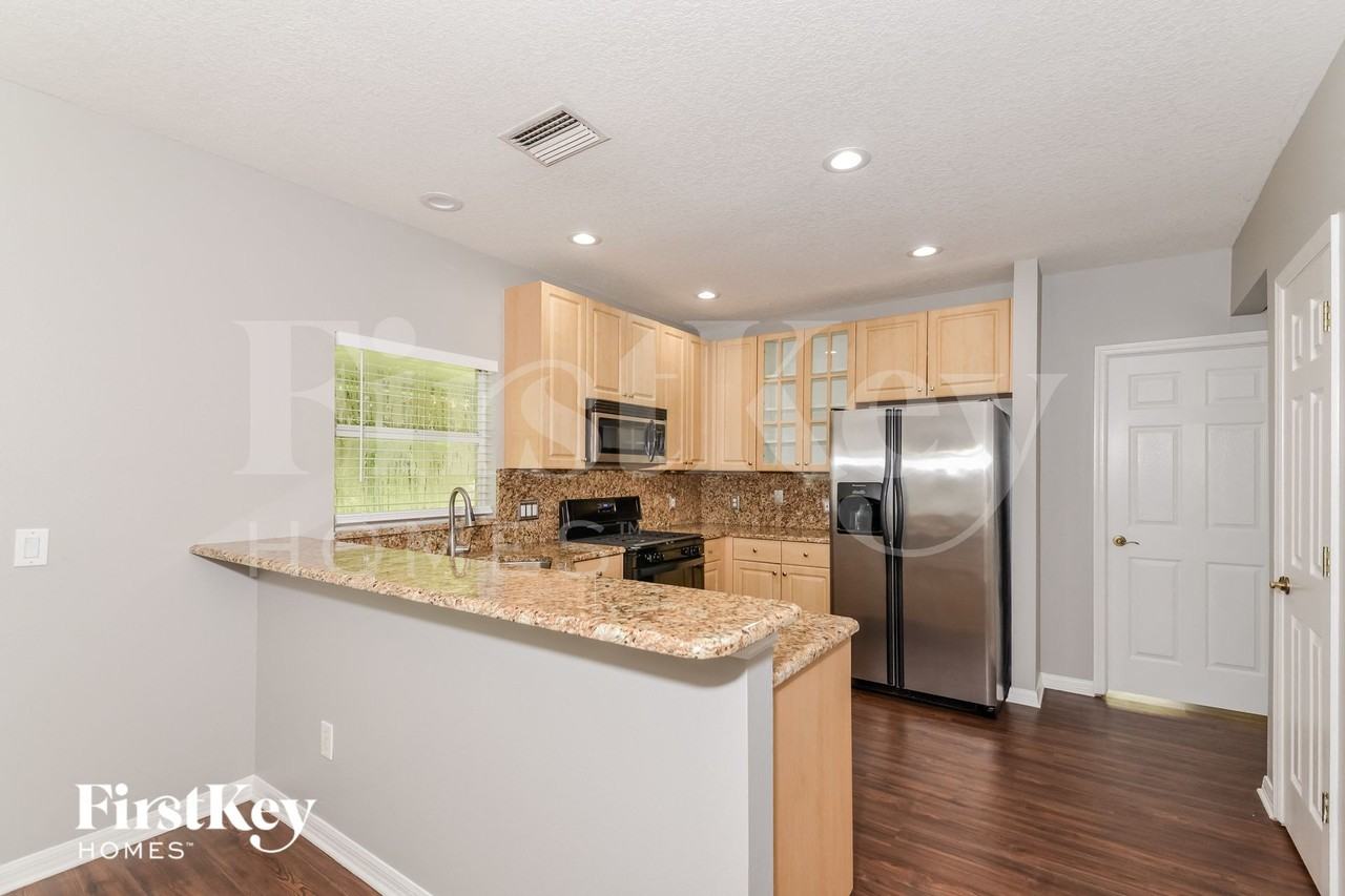 2128 Brandon Park Cir - Photo 5 of 15