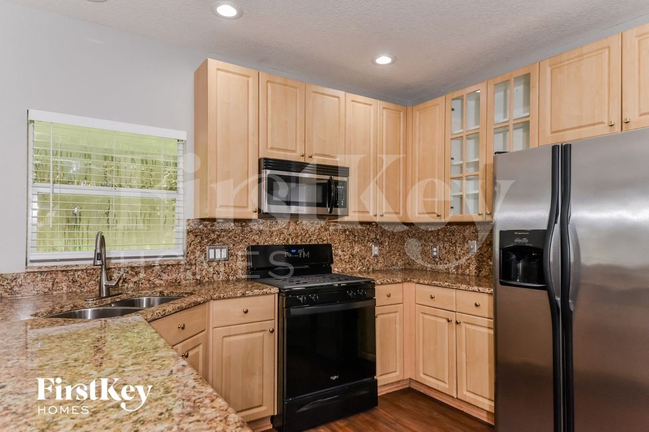 2128 Brandon Park Cir - Photo 6 of 15