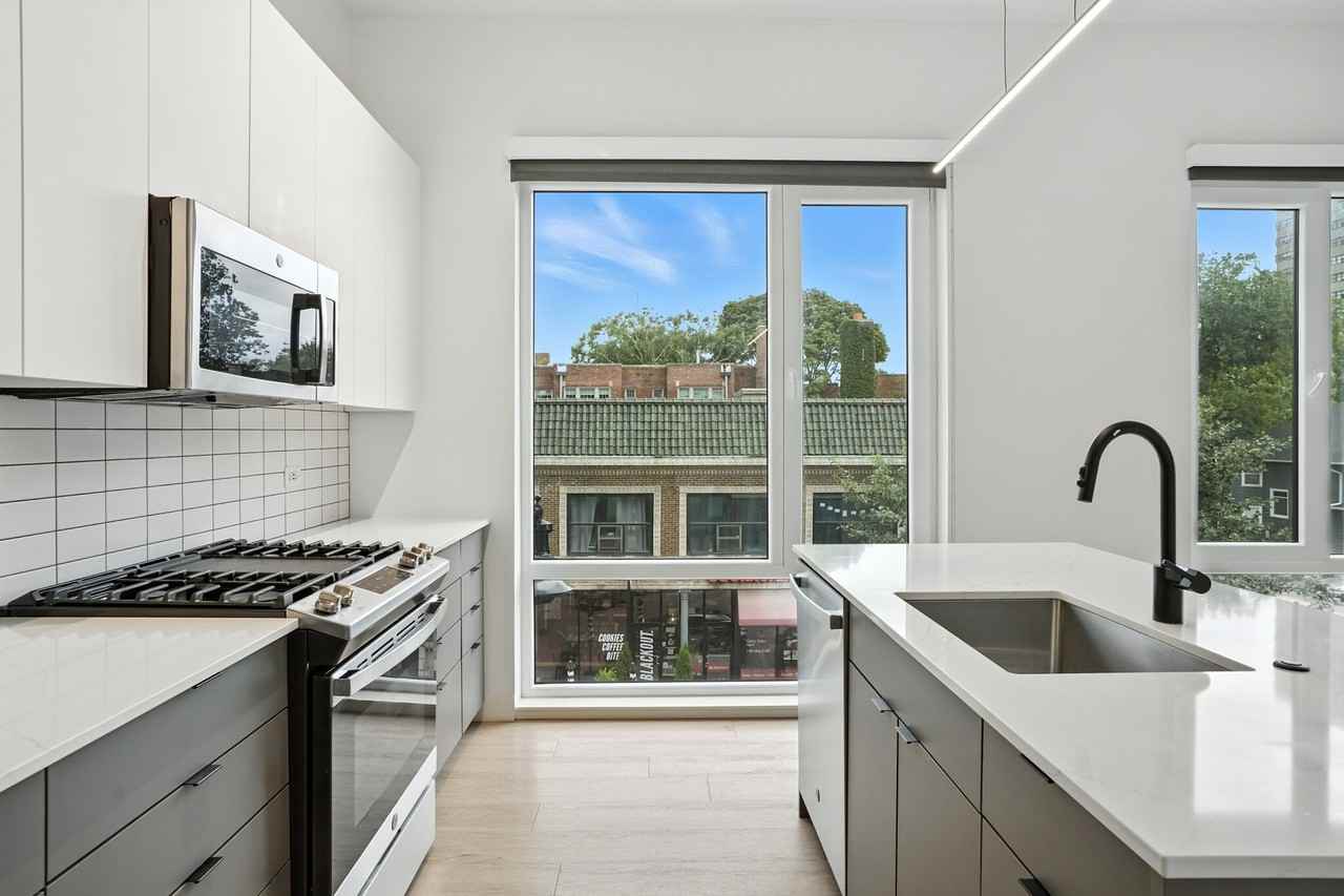 1105 Pleasant St #2-2