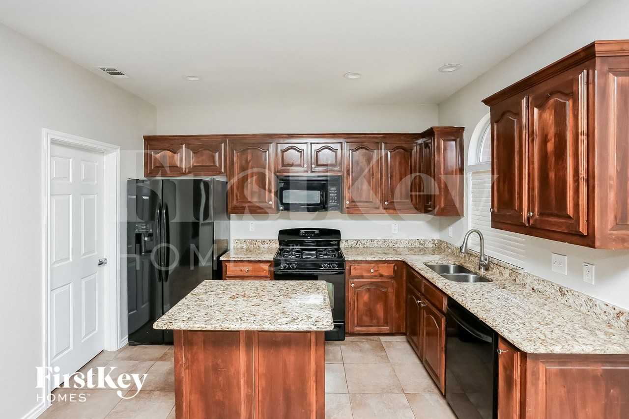 6208 Charisma Ct - Photo 4 of 15