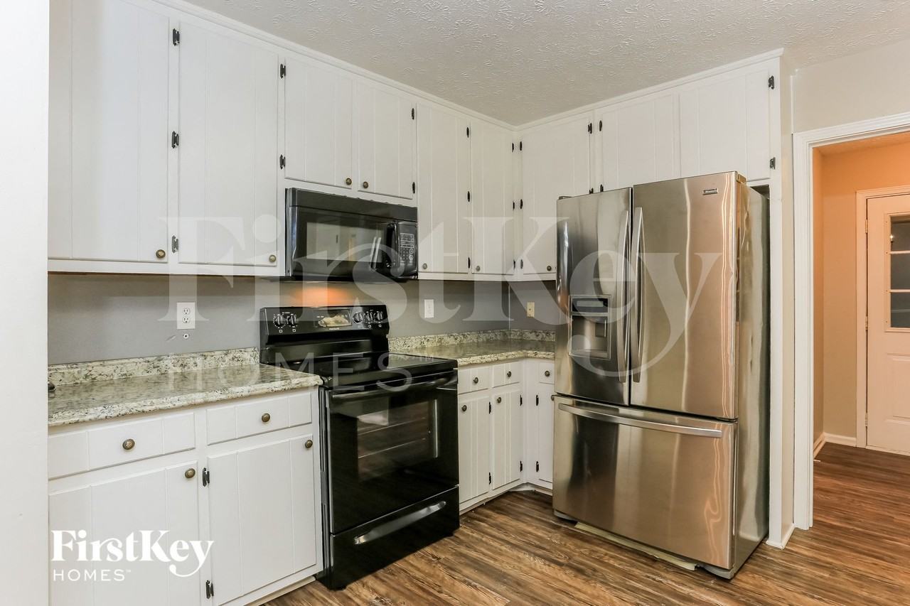 1999 Bullock Trl - Photo 6 of 15