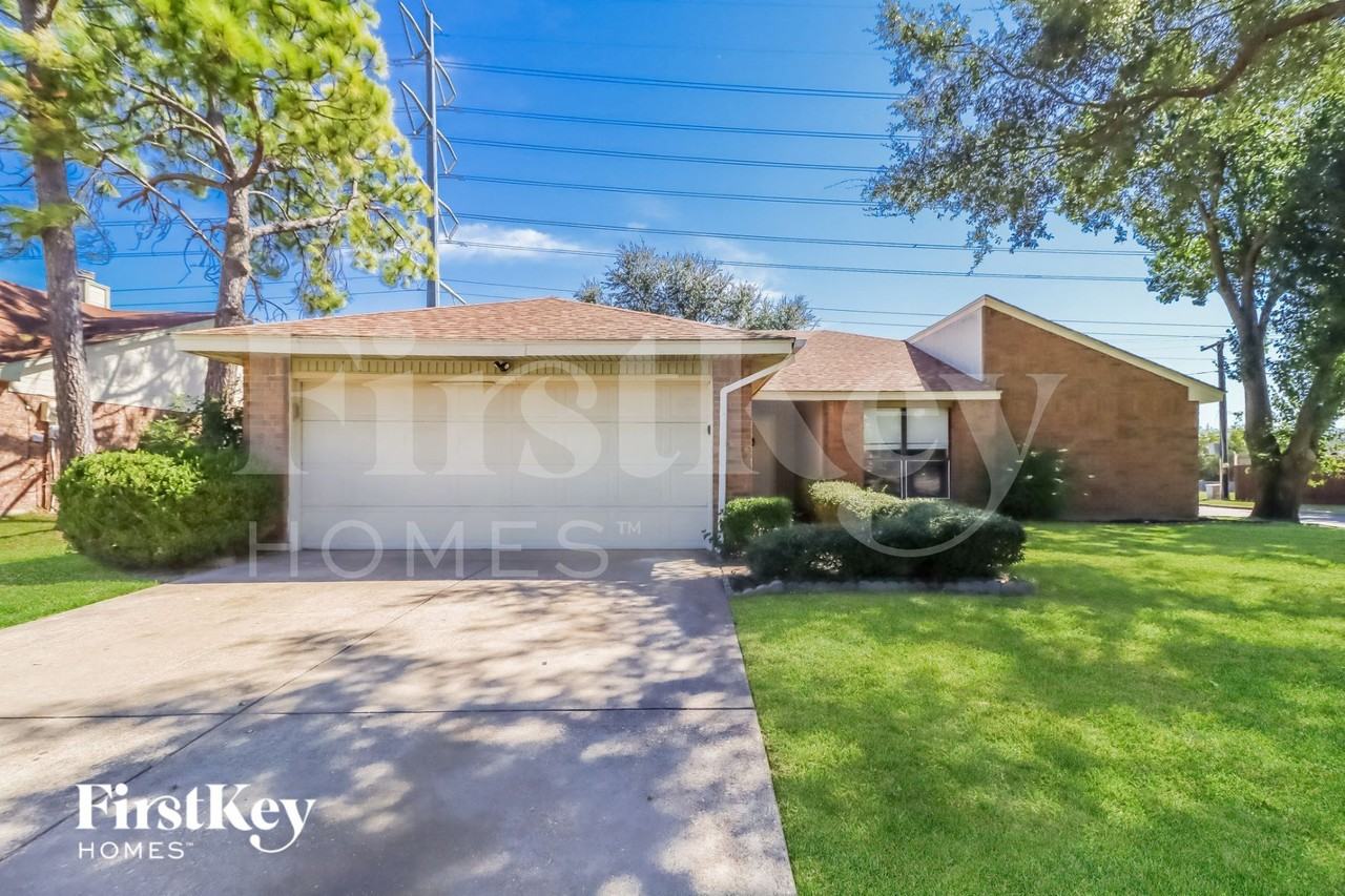 4317 Coventry Dr - Photo 2 of 15