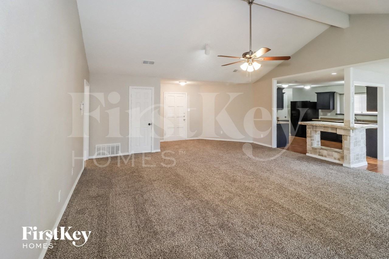 4317 Coventry Dr - Photo 4 of 15