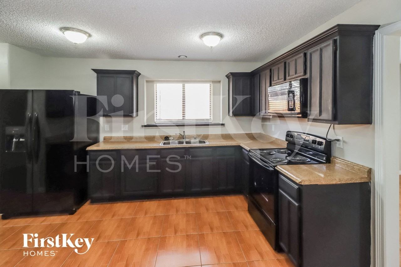 4317 Coventry Dr - Photo 5 of 15