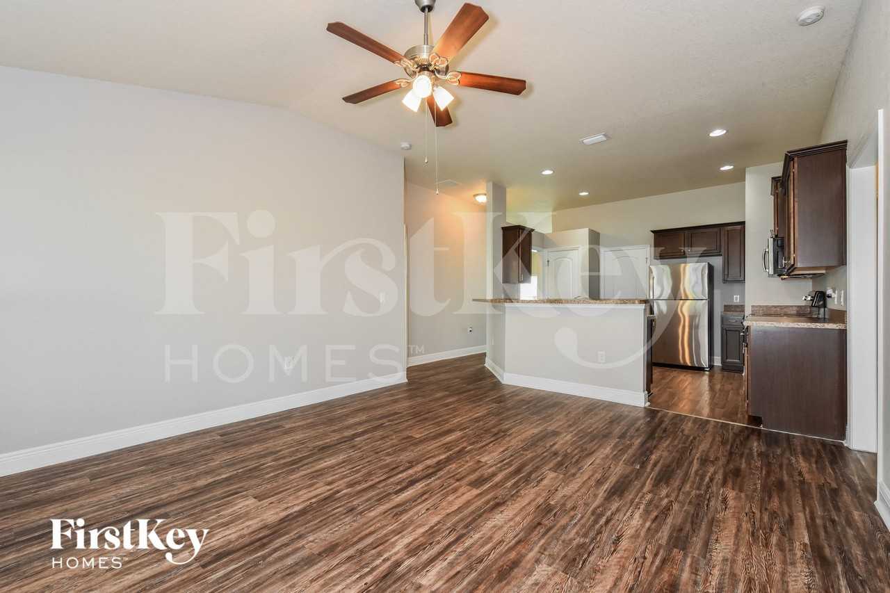 2716 Nw 3rd Ave - Photo 3 of 15