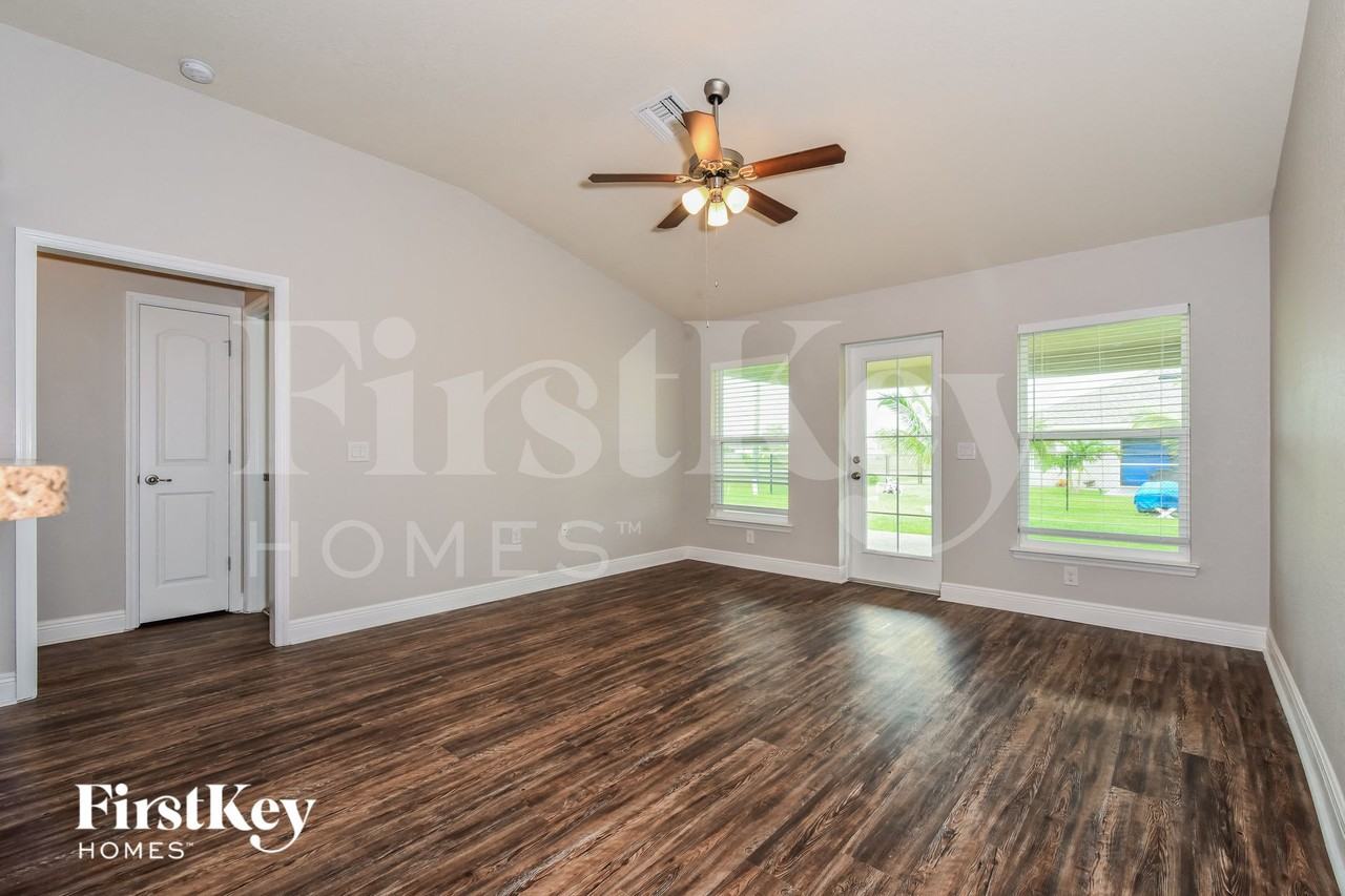 2716 Nw 3rd Ave - Photo 4 of 15