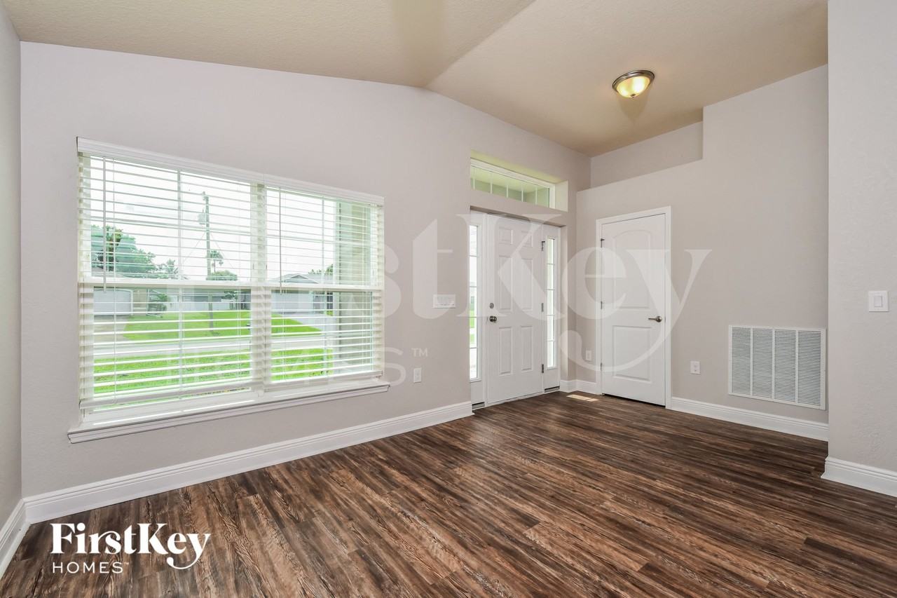 2716 Nw 3rd Ave - Photo 5 of 15