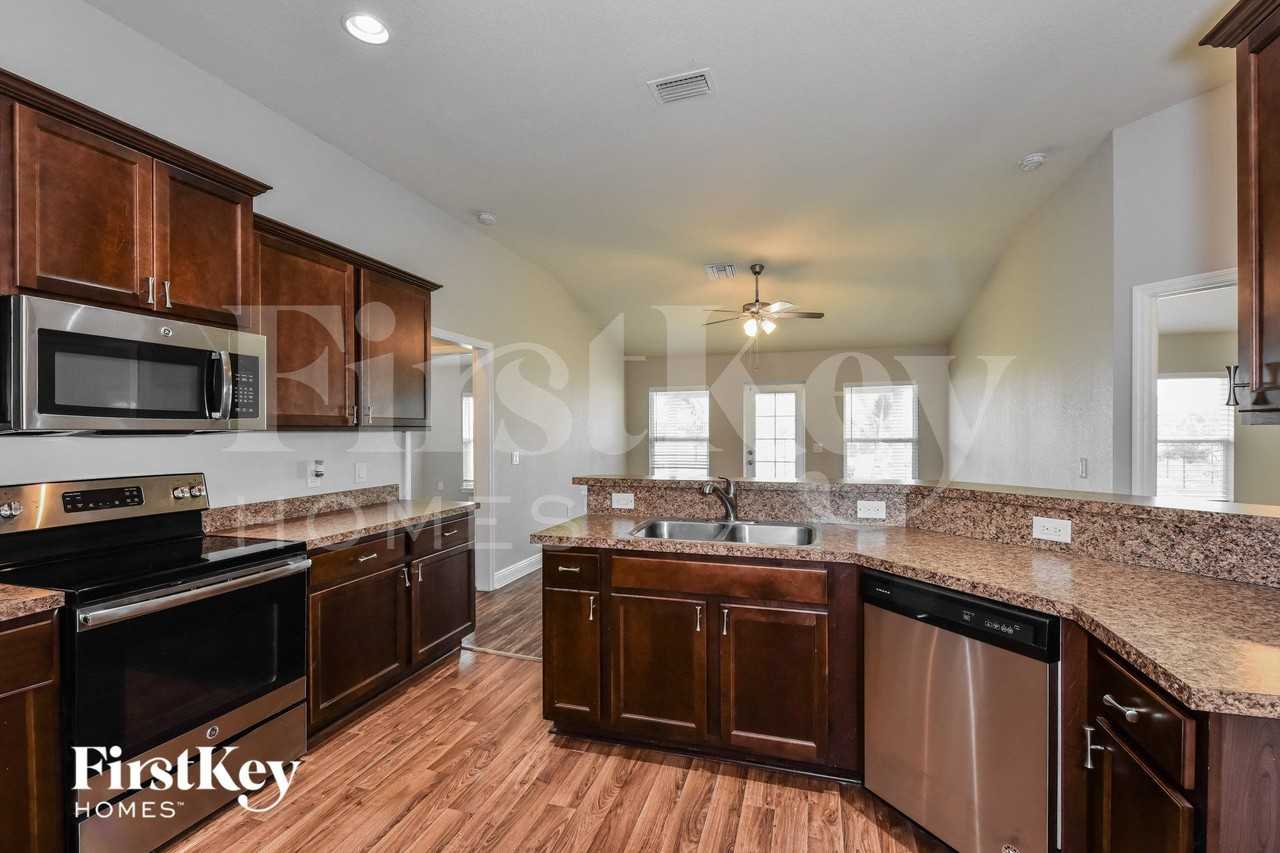 2716 Nw 3rd Ave - Photo 7 of 15