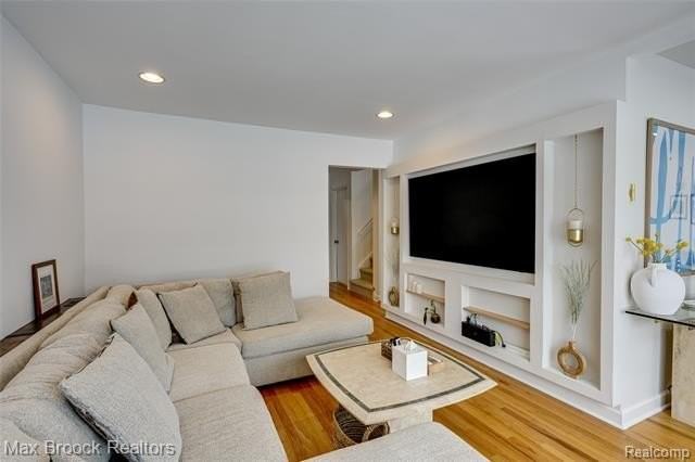 1460 Cole St - Photo 6 of 36