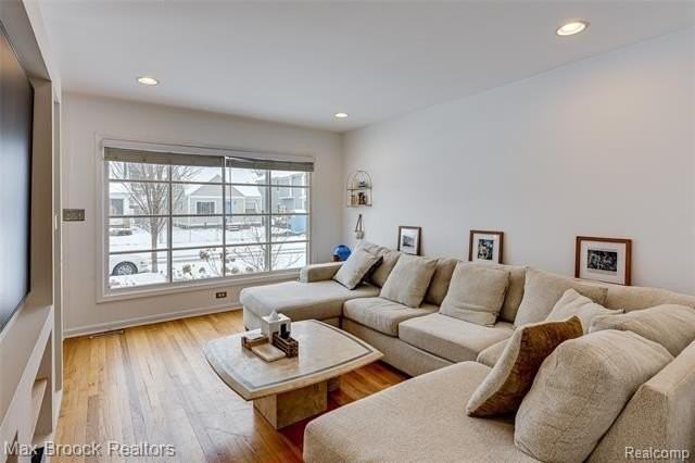 1460 Cole St - Photo 7 of 36