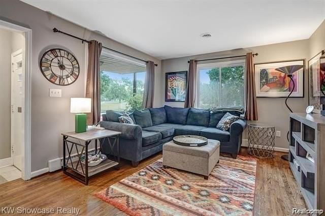 1304 Grove Ave - Photo 4 of 26