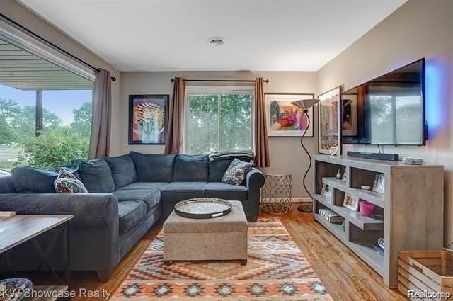 1304 Grove Ave - Photo 5 of 26