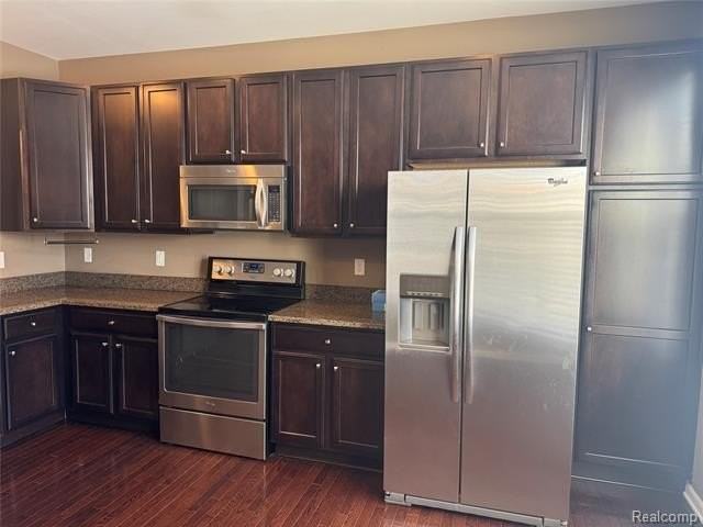 28024 Hopkins Dr - Photo 4 of 27