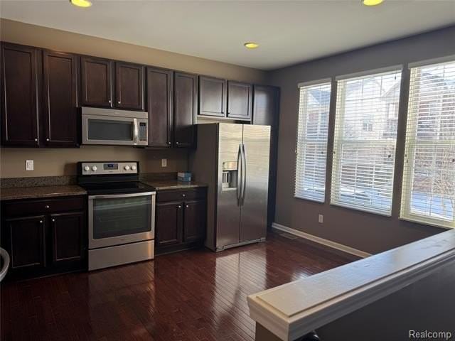 28024 Hopkins Dr - Photo 5 of 27