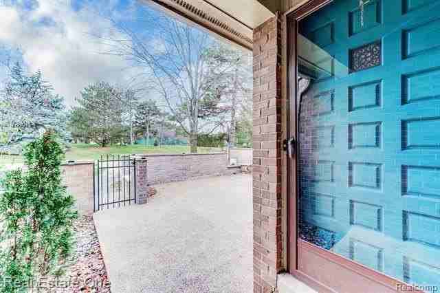 1631 S Hill Blvd - Photo 3 of 50