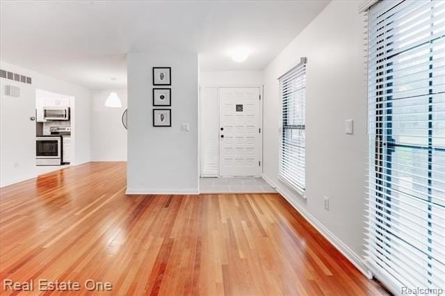 1631 S Hill Blvd - Photo 6 of 50