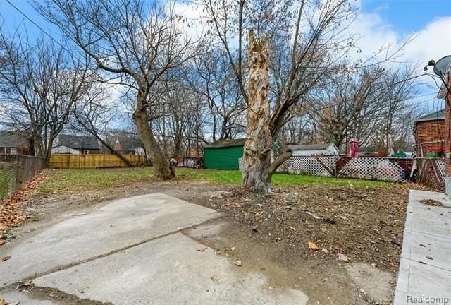 10704 Duprey St - Photo 3 of 16