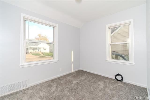 8126 Standard - Photo 7 of 16