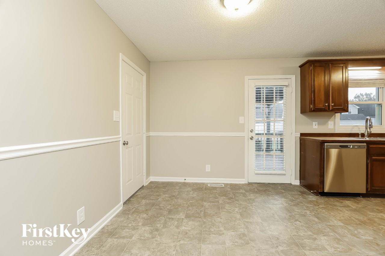 161 Shady Maple Dr - Photo 4 of 15