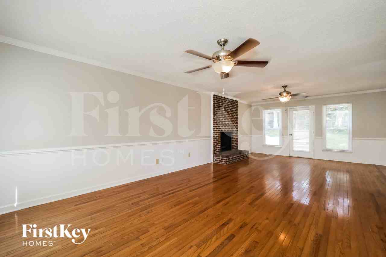 3125 Glenshire Dr - Photo 2 of 15