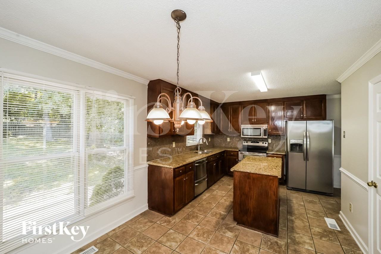 3125 Glenshire Dr - Photo 5 of 15