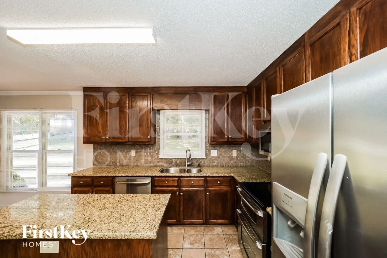 3125 Glenshire Dr - Photo 6 of 15