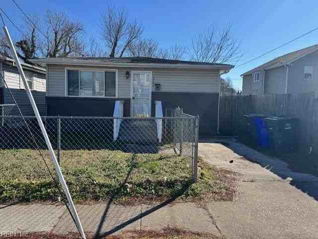 1724 Selden Ave - Photo 2 of 15