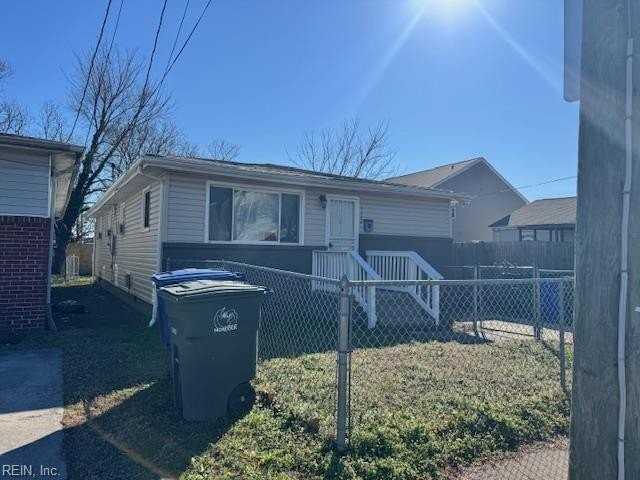 1724 Selden Ave - Photo 3 of 15