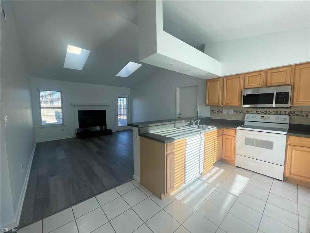 4908 Hillswick Dr - Photo 3 of 18