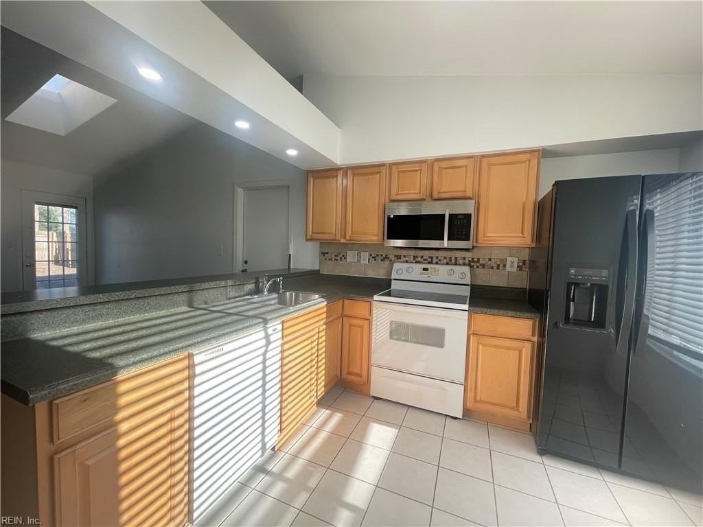 4908 Hillswick Dr - Photo 4 of 18