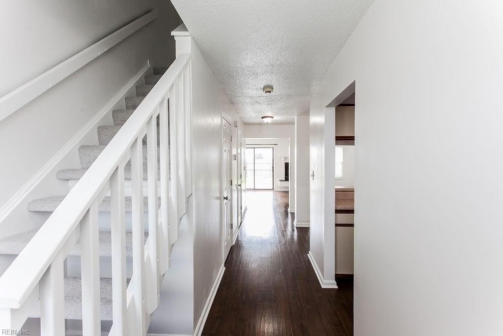 1748 Unicorn Dr - Photo 4 of 50