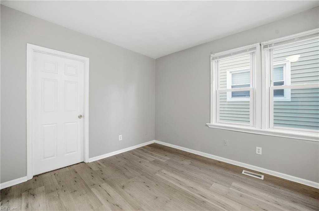 243 W 32nd St #1 - Photo 7 of 29