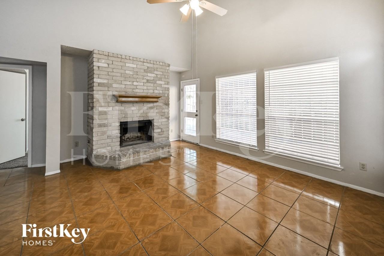 3315 Vega St - Photo 2 of 15