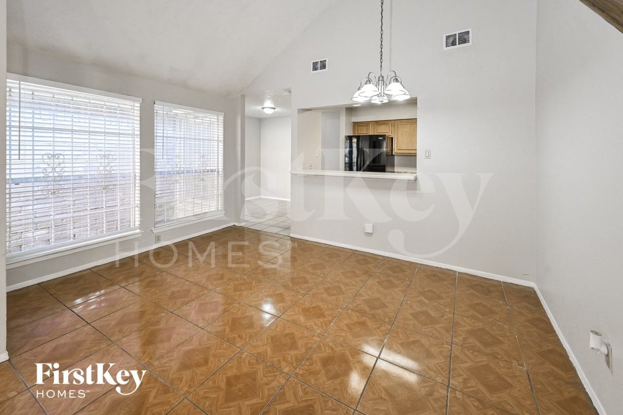 3315 Vega St - Photo 5 of 15