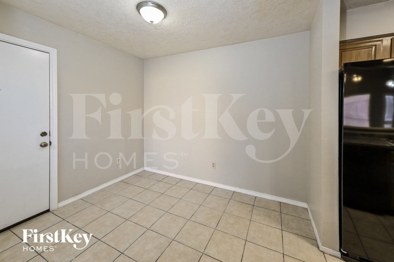 3315 Vega St - Photo 6 of 15