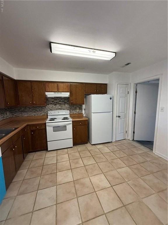 1374 Orillia Rd - Photo 2 of 14