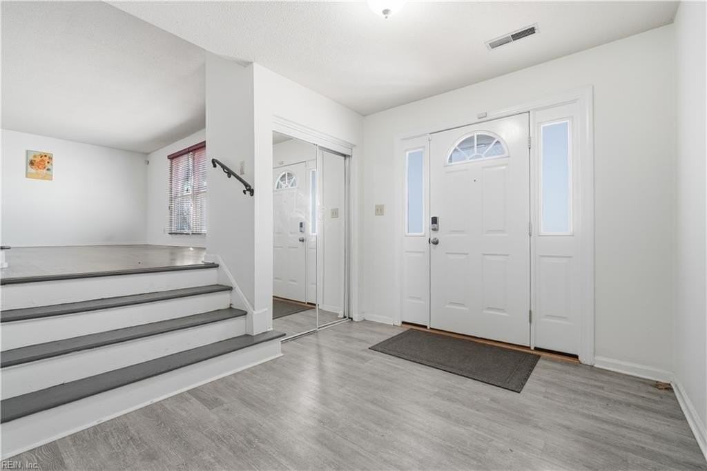 912 Amherst Ln - Photo 2 of 38